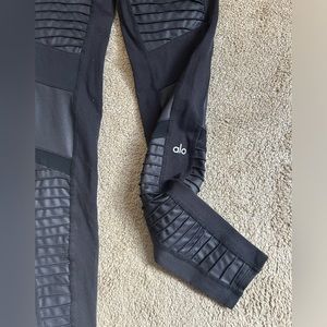 alo yoga high rise moto leggings